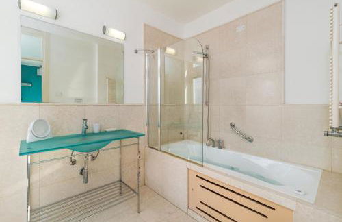 Villa Oleandri, con Piscina privata e Vista Lago - Foto 17