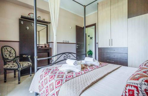 Maggie Alonia - Photo 29