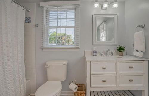 Sea Glass Cottage on Duke - Three Bedrooms Downtown Beaufort - Photo 30