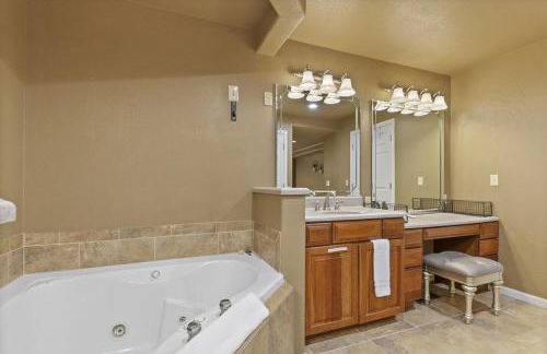 6bedrooms, ramp boat dock slips water toys, nice cove area - Foto 17