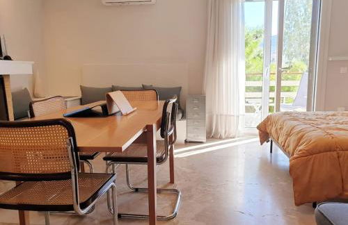 Rooftop Studio Apt - 5 Min Walk to Holargos Metro - Foto 6