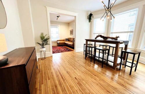 Trendy and Stylish 3BR Uptown Duplex - Foto 6