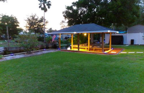 Villa Varona Resort, Heated Pool, Ping-Pong, Pool Table, Fire Pit and Pergola - Foto 74