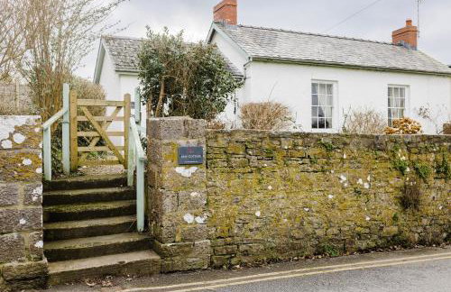 May Tree Cottage Manorbier 5 mins from the beach Sleeps 4 - Foto 1