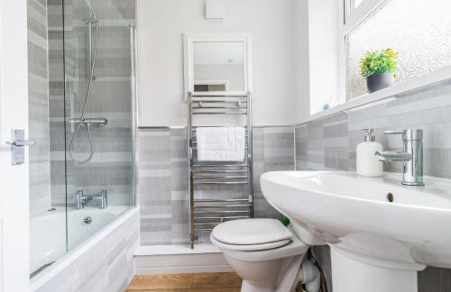 East House-Sleeps 5-Pet friendly-Garden-Parking - Foto 11