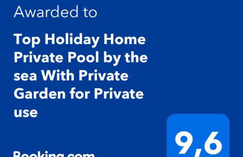 Top Holiday Home Private Pool by the sea With Private Garden for Private use - Photo 2