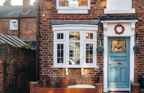 Quaint Georgian house with Parking & Huge Garden 10 mins walk from town - Photo 28