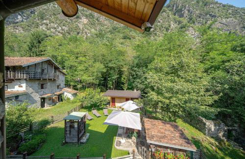 Cozy Stone Chalet Surrounded by Nature Samolaco - Foto 1