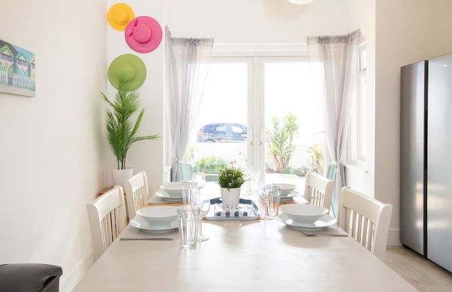 Beautiful Beachfront House wth Balcony Sea Views - Foto 11