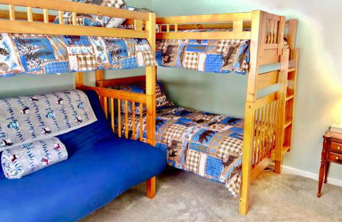 F3 Fairway Village Condo with great mountain views, 8 minute walk from Omni Mount Washington Hotel! - Foto 16