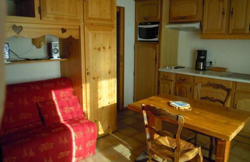 A4 km de Megève très joli studio avec jacuzzi ,vue sur les montagnes au calme - Foto 39