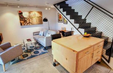 Chic Townhome Haven rooted Downtown - Foto 26