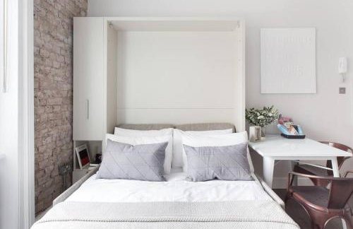 Decompress at a Serene Studio in Classic Townhouse - Foto 11