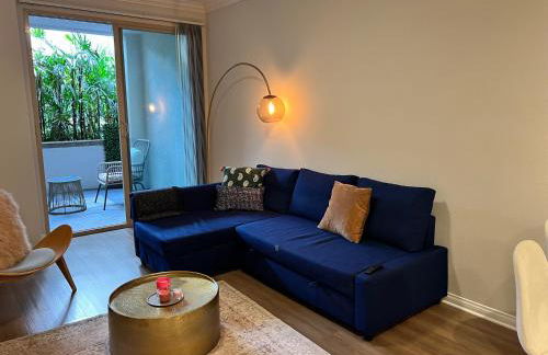 Spacious 1bdrm apartment 10 mins to Cedars-Sinai by car FREE Parking, King bed - Photo 7