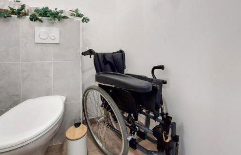 Amazing Home In Neuilly Le Vendin - Photo 19