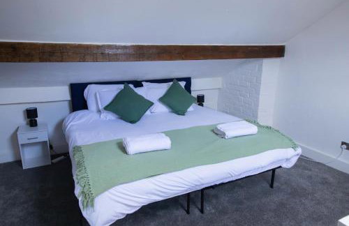 5BR House, Free Parking, Fast Wi-Fi, Sleeps 10 - Foto 8