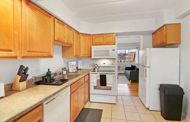 Lush 1BR Apt in Quiet Arlington Heights - Foto 7