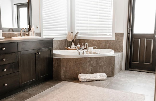 Private Luxury Oasis w Pool HT Parking - Photo 46