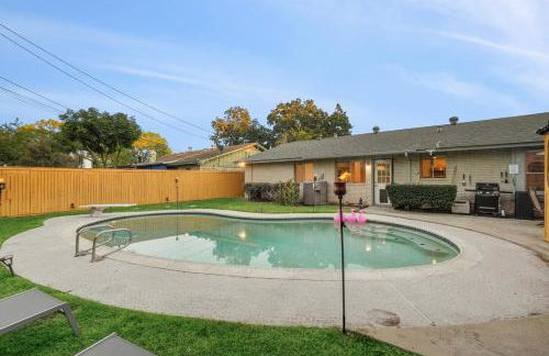 4BR 2B Home with Pool Hot Tub Fire Pit - Foto 24
