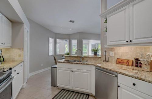 Piccadilly Beach House - Beautiful Updated Home, Private Pool, Minutes from Downtown 5th Ave & Beaches!!! - Foto 16