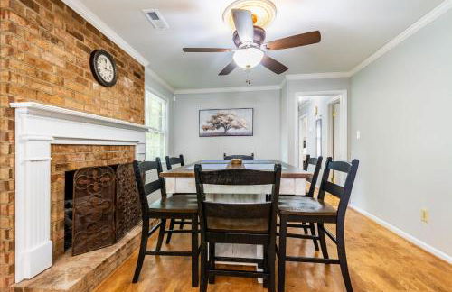 Southern Charm 2BR Greensboro Nest - Foto 44