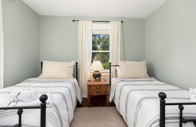 Cheerful 3 Bedroom Home Walk to UVA Stadium - Foto 14