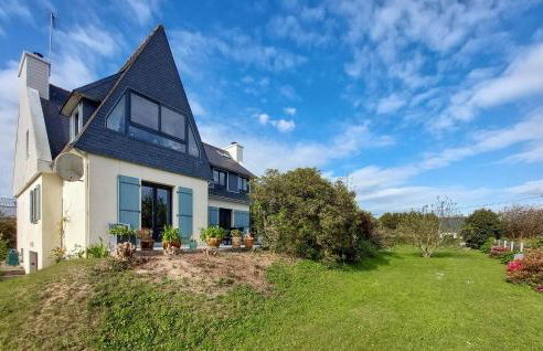 Gorgeous Apartment In Concarneau - Photo 1