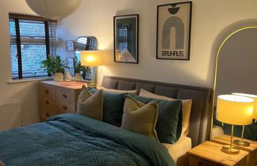 Room at Wallington Green room for professionals, near station, 30 min to London Bridge, 27 min to LDN Victoria - Foto 1