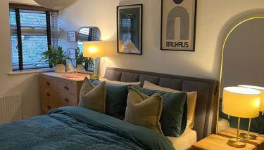 Room at Wallington Green room for professionals, near station, 30 min to London Bridge, 27 min to LDN Victoria - Foto 1