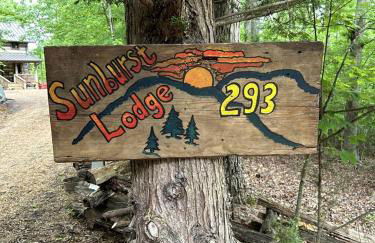 Redesign Wooden Cabin with Jacuzzi and Front Porch in North Carolina - Foto 7