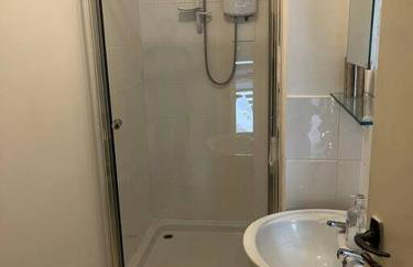 Two bed flat in popular York Rd - Foto 6