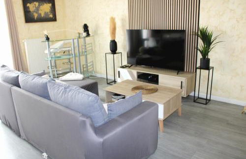 Cosy Appart - Proche Eurexpo - Balcon - Parking - Spacieux T2 - Foto 17