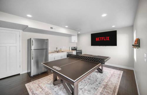 Charming Family Stay w Arcade Theatre Ski Haven Walking trails and river walk in backyard - Foto 16