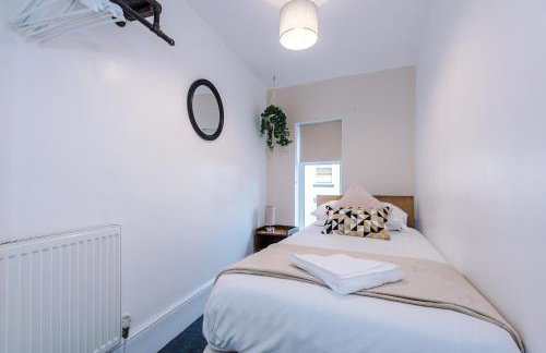 Oxford House by YourStays - Cosy Home in the Suburb of May Bank - Foto 35