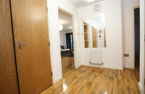 2 bed Riverview Bridge House Apartment - Foto 42