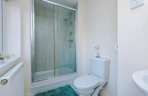 3 Bedroom! 3 Toilets! Contractors and Groups! Free Parking! Driveway! NEW BUILD HOUSE! - Foto 50