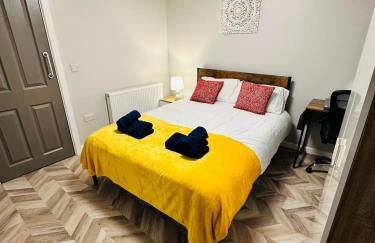 Comfy Studio Flat and Workspace near Ashton-U-Lyne Station - Foto 1