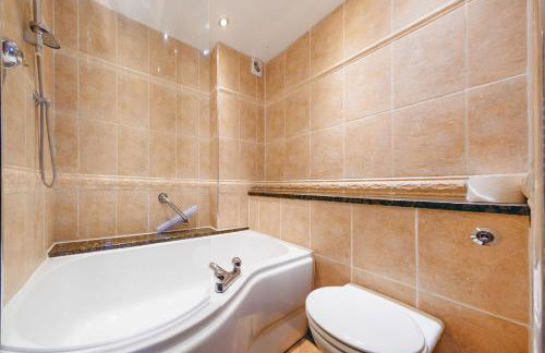 Courtyard Cottage with free onsite parking, garden, short flat walk to town - Foto 13