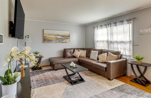 Near Beaches, Base and Bay! Hampton Home with Backyard - Foto 1