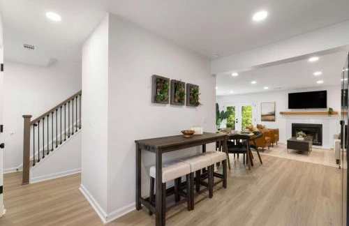 Stroll to Downtown Alpharetta AND Avalon Shops - Foto 10