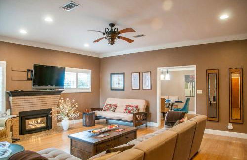 Sequoia Basecamp with Hot Tub Oasis - Foto 3