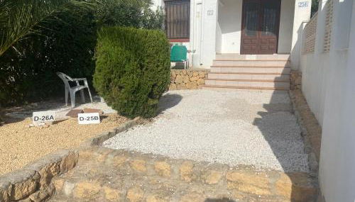 Apartamento con jardín, piscina y parking - Foto 1