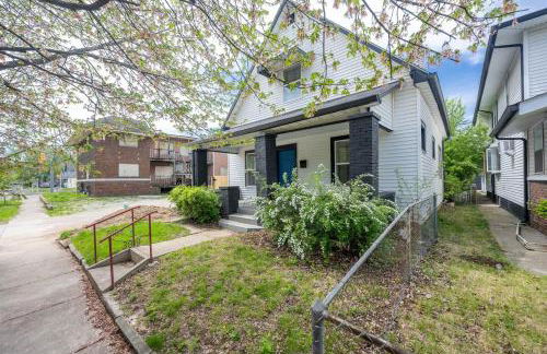 Modern 3BR Haven Near City Hotspots - Foto 8