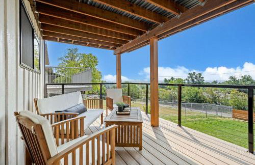 Great Falls Premier Retreat by Wrecked & Refined Stunning Views Hot Tub Family Fun - Foto 31