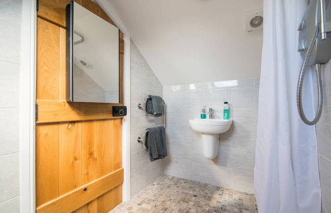 Super Spacious Barn Conversion With Free Wifi, Netflix Fireplace - Photo 19