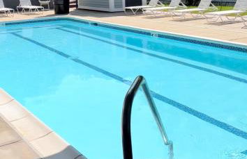 Getaway Villa- 3 mins to Mohegan- Fully Stocked with Two Full Beds & Fireplace- Jacuzzi, Saltwater Pools, Sauna - Foto 24