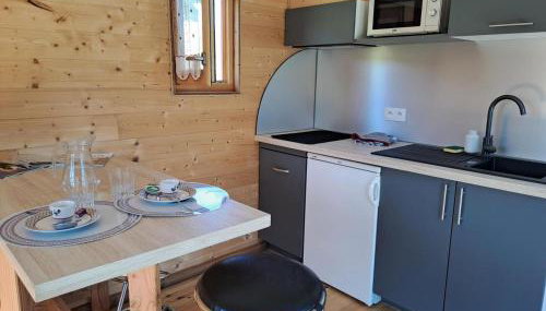 La roulotte du tonnelier - Foto 5, stove