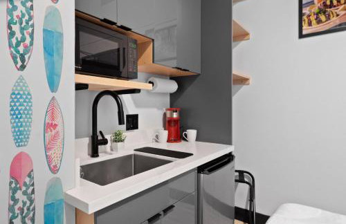 The Neon Elm Hotel - Foto 14