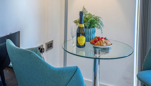 Sheffield 3rd fl City Studio Apartment - Foto 5, Servicio de comidas en la habitación