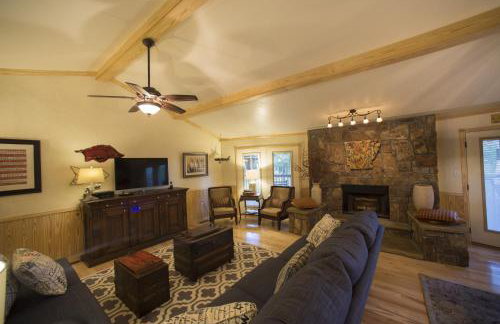 C21, Three bedroom, three bath log-sided, luxury Harbor North cottage with hot tub cottage - Foto 5